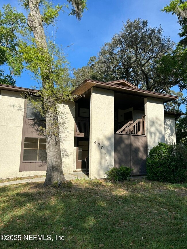 property at 472 Crabapple Ct