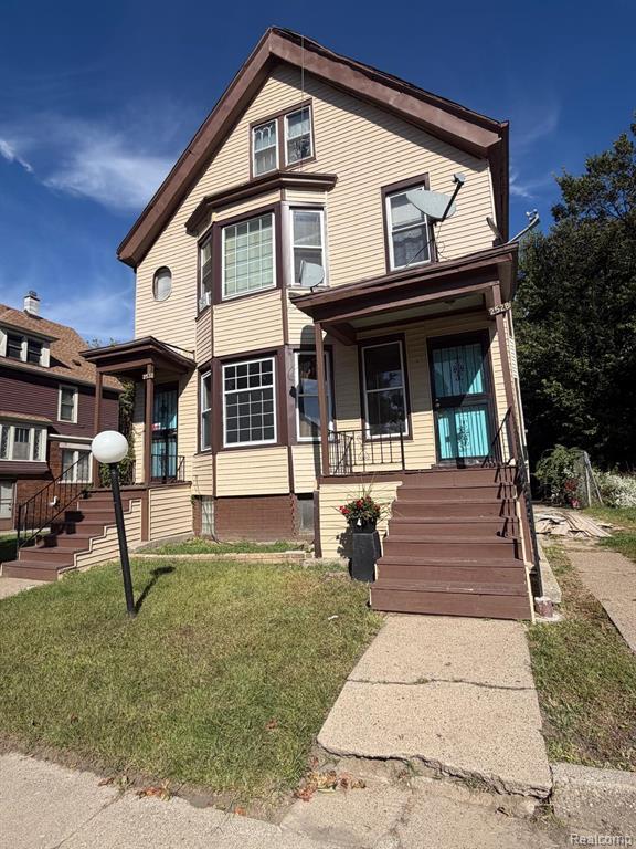 property at 2528 Helen St
