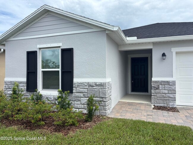 724 Hatton Ln SE in Palm Bay, FL - Building Photo - Building Photo