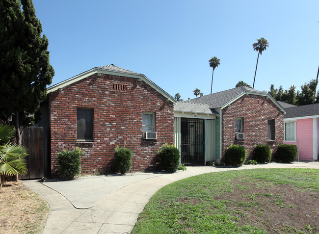 1837 E Colorado Blvd in Pasadena, CA - Foto de edificio - Building Photo