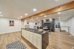 552 Chelsea Dr in Bountiful, UT - Building Photo