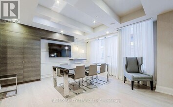 60-660 Annie Craig Dr in Toronto, ON - Building Photo - Building Photo