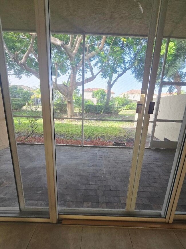 152 Canterbury Pl in Royal Palm Beach, FL - Building Photo - Building Photo