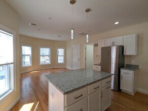 2 Sacramento St, Unit 3 in Cambridge, MA - Building Photo - Building Photo