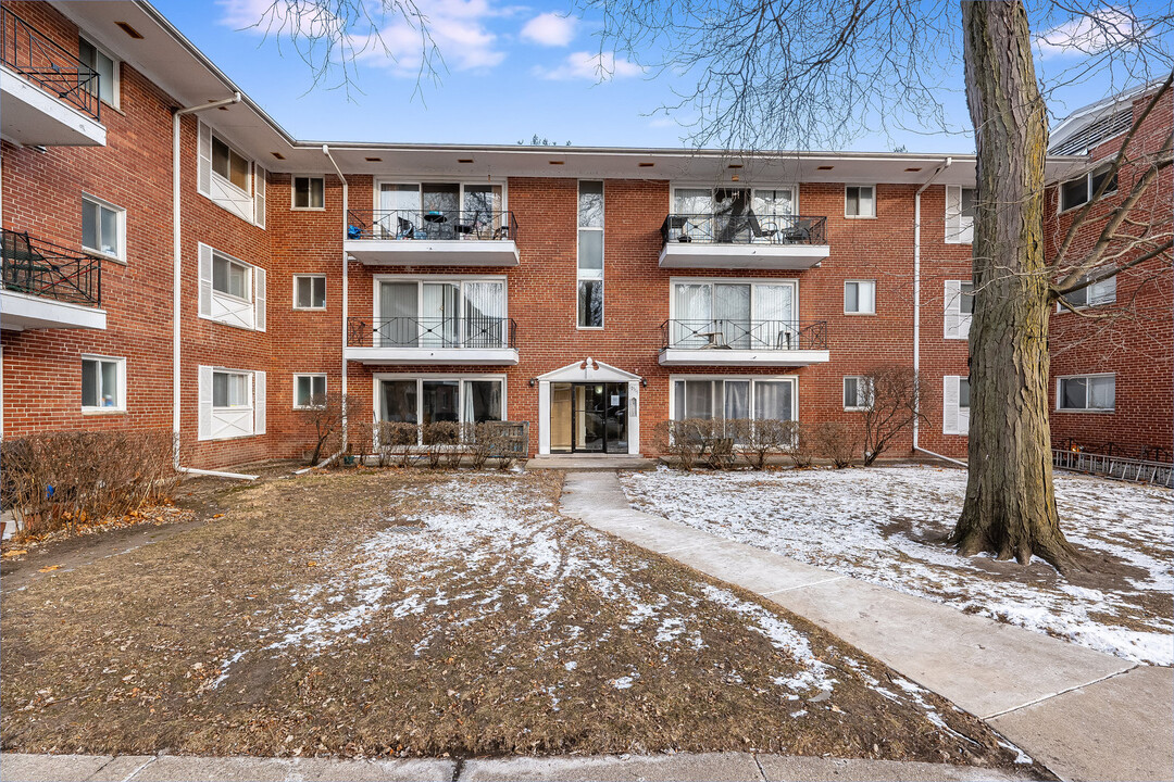 10115 Old Orchard Ct in Skokie, IL - Building Photo