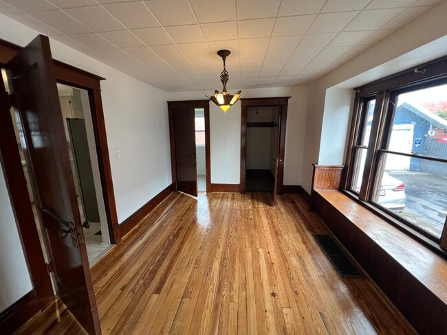 4 Montclair Ave in Batavia, NY - Foto de edificio - Building Photo