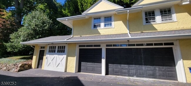 property at 9 Lincoln St
