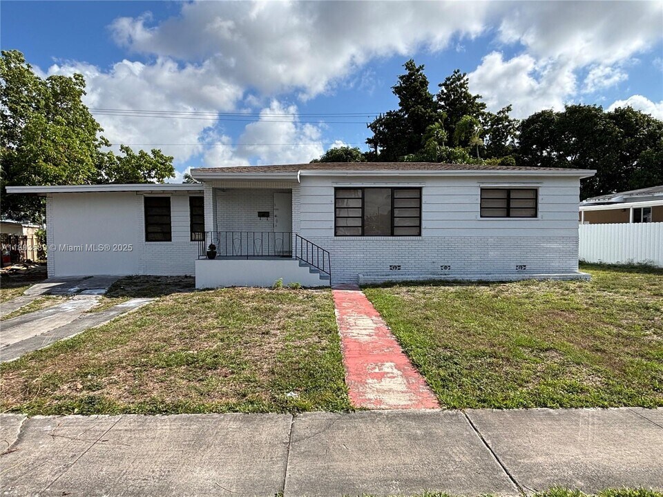 191 W 59th St in Hialeah, FL - Building Photo