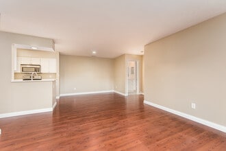 2257 Hedgerow Road, Unit D in Columbus, OH - Foto de edificio - Building Photo