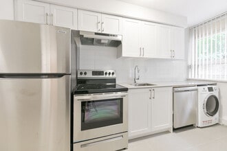 60 Gloucester St in Toronto, ON - Building Photo - Building Photo