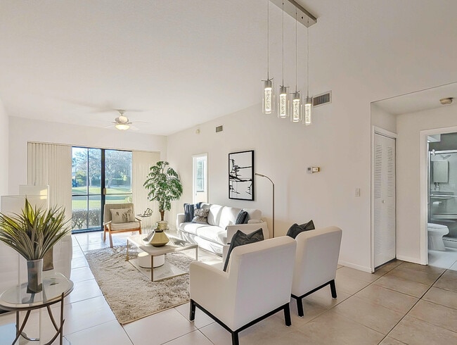 7535 La Paz Blvd in Boca Raton, FL - Foto de edificio - Building Photo