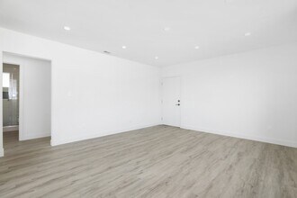 3208 Larissa Dr in Los Angeles, CA - Building Photo - Building Photo