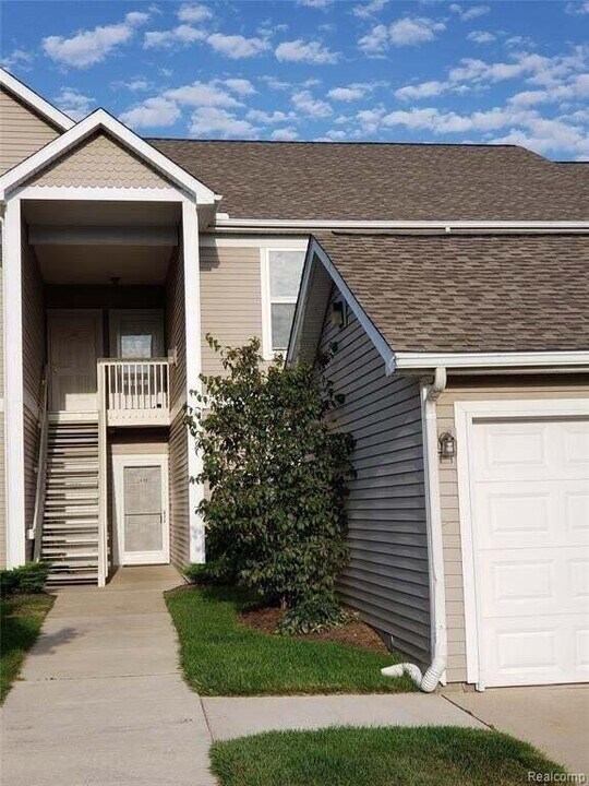 1489 Fox Pointe Cir in Ann Arbor, MI - Building Photo
