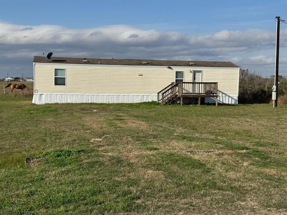 64 Abalone St in Palacios, TX - Building Photo