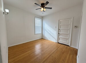 2908 N Springfield Ave, Unit 2R in Chicago, IL - Foto de edificio - Building Photo