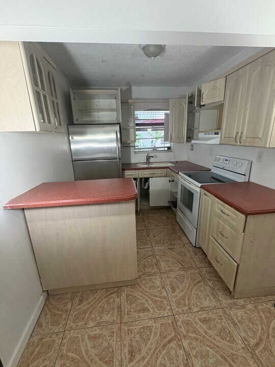 2238 Monroe St, Unit 309 in Hollywood, FL - Foto de edificio