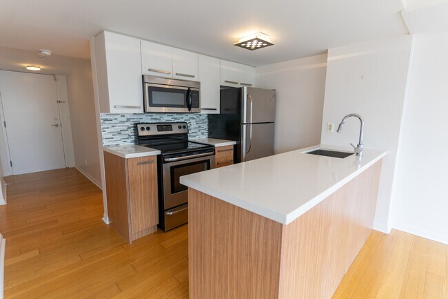 11-1611 St Joseph St in Toronto, ON - Building Photo - Building Photo