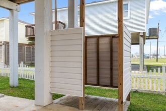 139 W Palm in Surfside Beach, TX - Building Photo - Building Photo