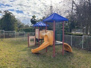 5457 SW 41st St in Pembroke Park, FL - Building Photo - Building Photo