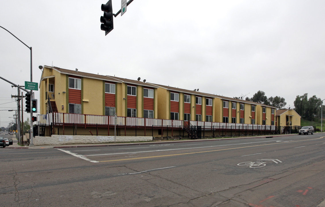 Imperial Villas in San Diego, CA - Building Photo