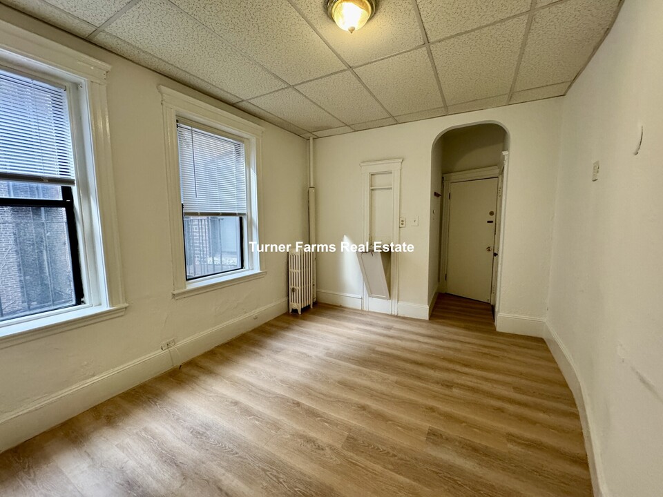 24 Phillips St, Unit 5 in Boston, MA - Building Photo