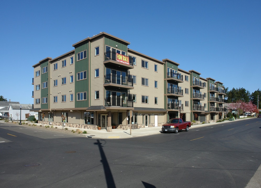 North Bay Condominiums in Florence, OR - Building Photo