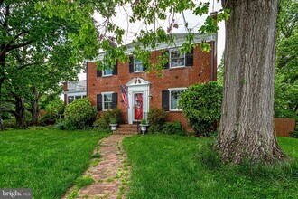 609 Upland Pl in Alexandria, VA - Foto de edificio - Building Photo