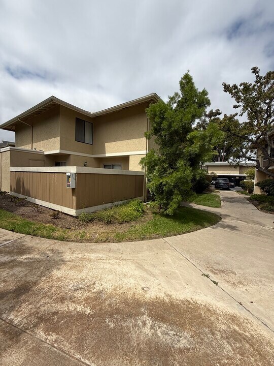 9643 Caminito del Feliz in San Diego, CA - Building Photo