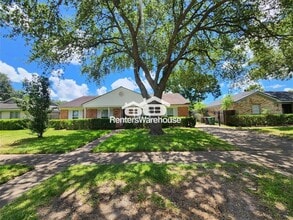 8407 Sharpcrest St in Houston, TX - Building Photo - Building Photo