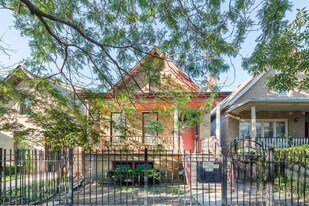 2316 W Polk St in Chicago, IL - Building Photo