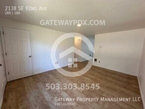 2138 SE 92nd Ave in Portland, OR - Building Photo - Building Photo