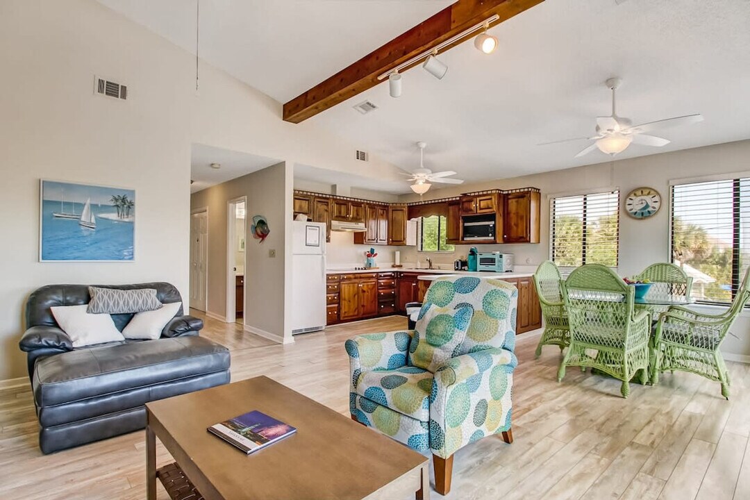 1 2nd Ave in Tybee Island, GA - Building Photo