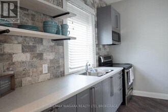 5700 Spring St in Niagara Falls, ON - Building Photo - Building Photo