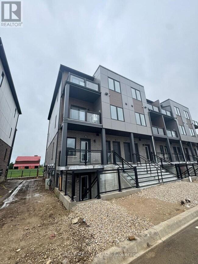 940 St David St N in Fergus, ON - Building Photo - Building Photo