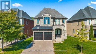 129 Robert Berry Crescent in King, ON - Building Photo