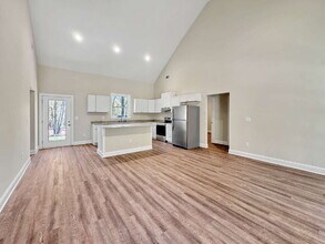 3837 Honeysuckle Rd in Gainesville, GA - Building Photo - Building Photo