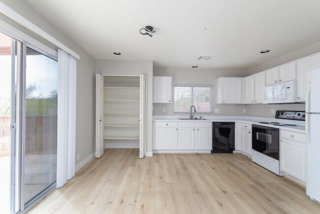 7650 E Williams Dr in Scottsdale, AZ - Building Photo - Building Photo