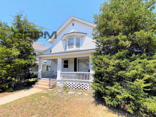 property at 208 W 10th Ave