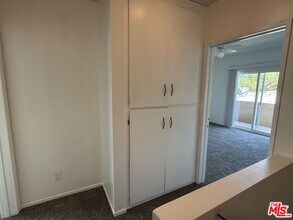 10840 Camarillo St in Los Angeles, CA - Building Photo - Building Photo