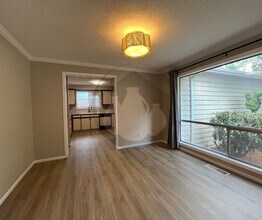 5361 Fox Ct S in Salem, OR - Building Photo - Building Photo