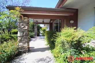 7932 Stine Rd in Bakersfield, CA - Building Photo - Building Photo