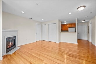 93 W Emerson St in Melrose, MA - Building Photo - Building Photo
