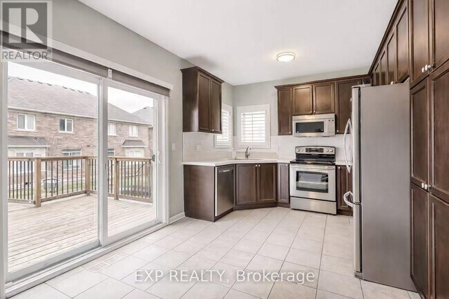 84 Lewis Honey Dr in Aurora, ON - Building Photo - Building Photo