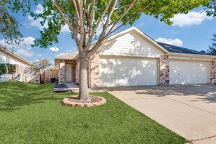 485 Brookbank Dr in Crowley, TX - Building Photo