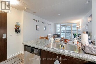 19 Grand Trunk Crescent in Toronto, ON - Building Photo - Building Photo