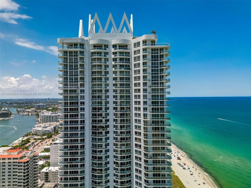 6365 Collins Ave, Unit 4201 in Miami, FL - Building Photo