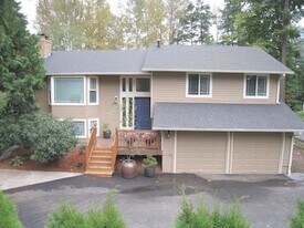 6216 116th Ave NE in Kirkland, WA - Building Photo