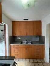 106 NE 2nd Ave in Hallandale Beach, FL - Foto de edificio - Building Photo