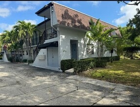 9751 Wayne Ave, Unit 6 in Palmetto Bay, FL - Building Photo - Building Photo