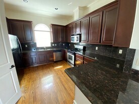 6353 Richmond Ave in Houston, TX - Building Photo